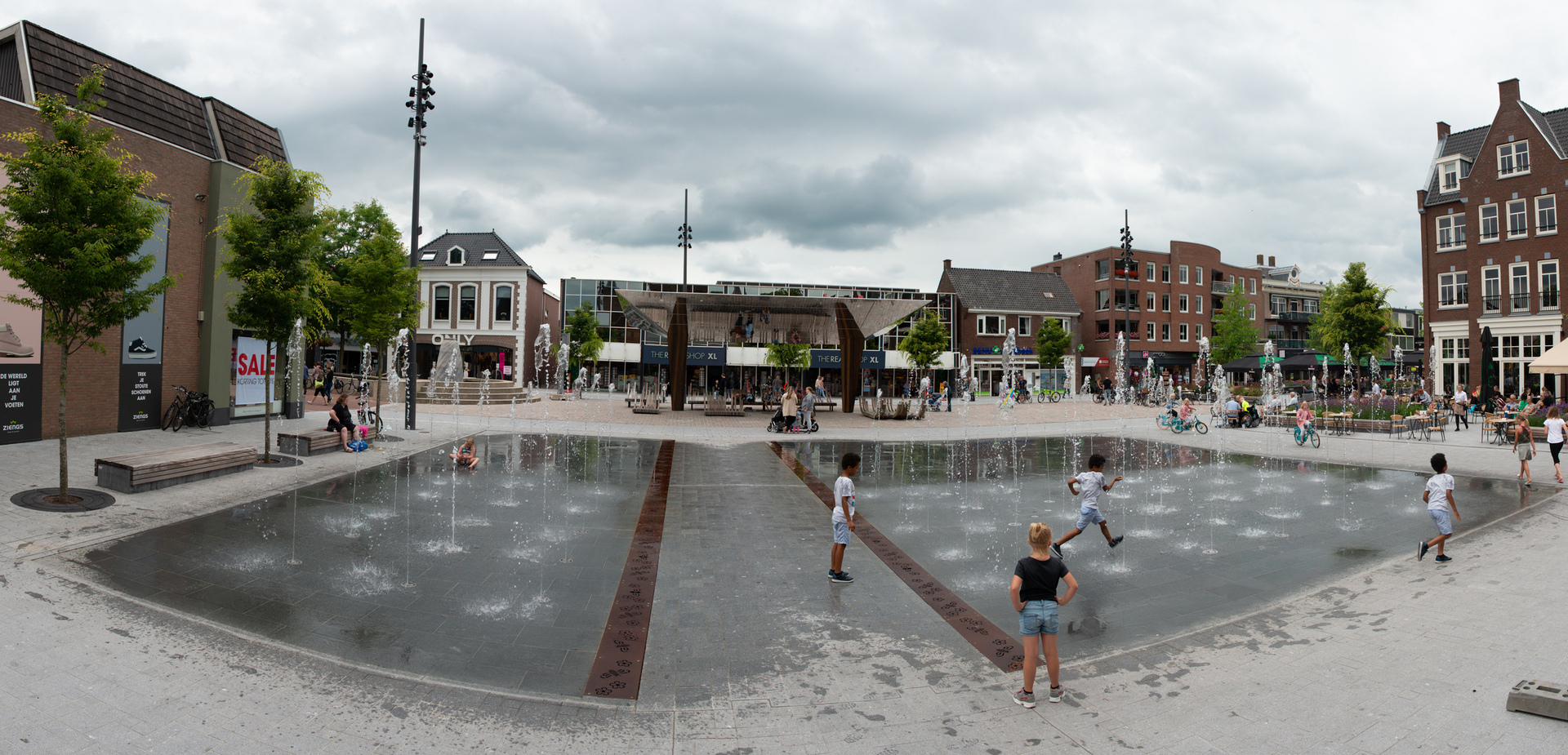 Hoogeveen Kerkplein fonteinen en kunstwerk Spiegelkraan
